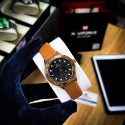 ساعات نسائي Naviforce 1