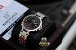 ساعات نسائي Naviforce 7